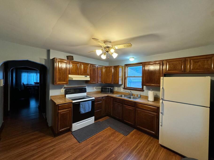Comfy Getaway At Falls! Apartment Niagara Falls Bagian luar foto